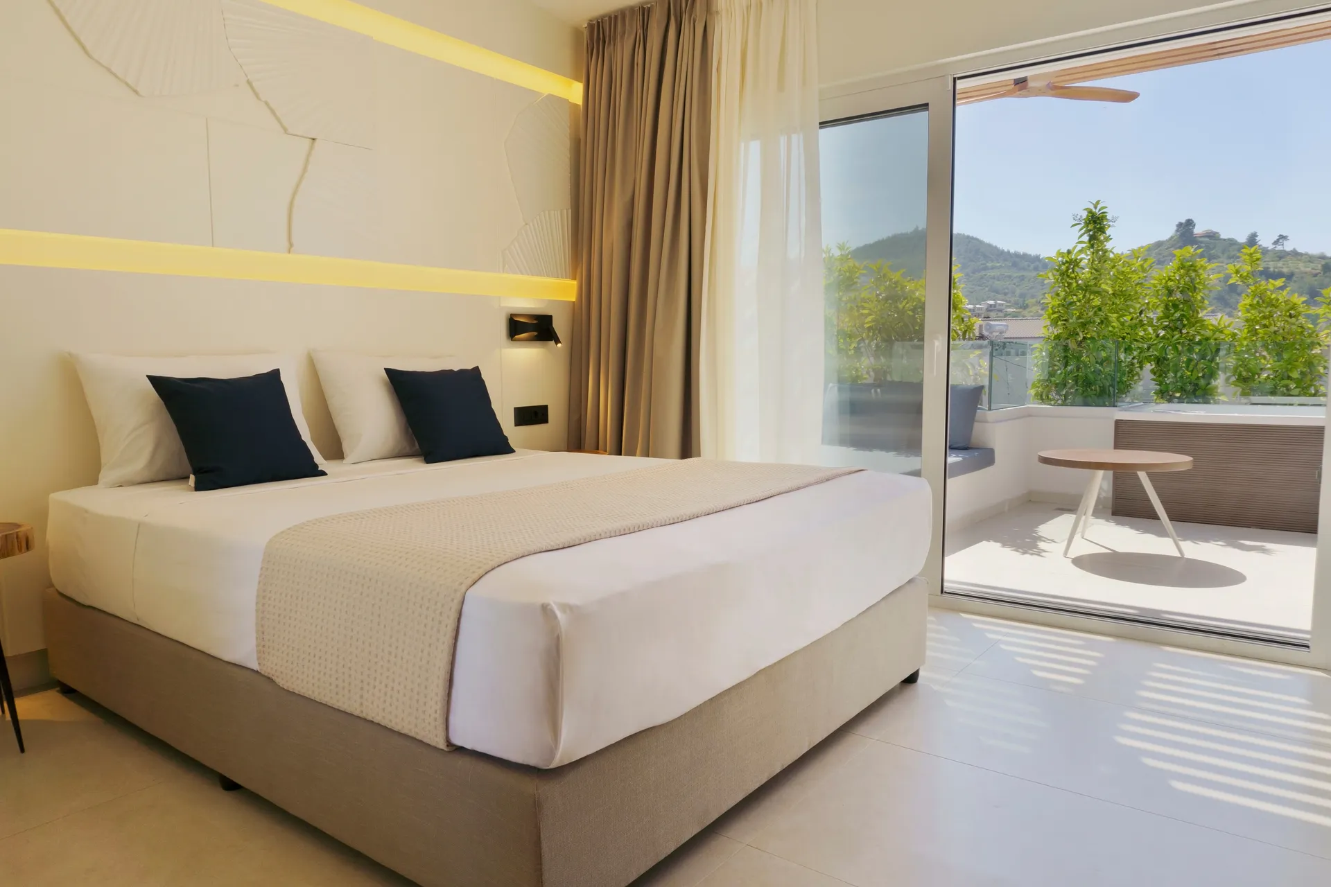 Tiara Holidays - Palm Boutique Suites - Comfort Suite with Jacuzzi - bedroom